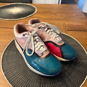 New Nike Women's Color Block Sneakers - 8.5